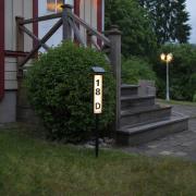 LED solar-tuinlamp Pathy met huisnummerweergave
