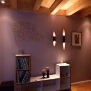 Apodis LED wandlamp, zwart/roze, hoogte 80 cm, metaal dimbaar