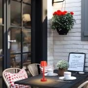 Lindby LED oplaadbaar licht Gaja, rood, USB, IP44, RGBW, dimbaar