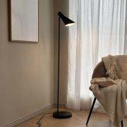 Dyberg Larsen vloerlamp DL12, zwart, hoogte 139 cm, metaal