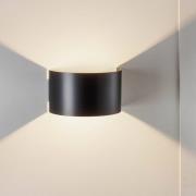 Wandlamp Fold met gebogen kap in zwart