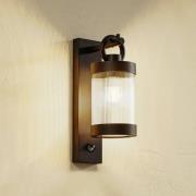 Lindby buitenwandlamp Yrene, 20cm, zwart, sensor, riffle