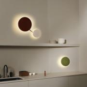 MARSET LED wandlamp Caramel, opaal, Ø 22 cm, TRIAC, glas