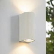 Lindby buitenwandlamp Aluvo, wit, 16 cm, IP65, geribbeld